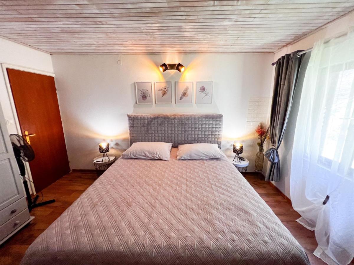 Apartment Cesare 3 Zastražišće Kültér fotó