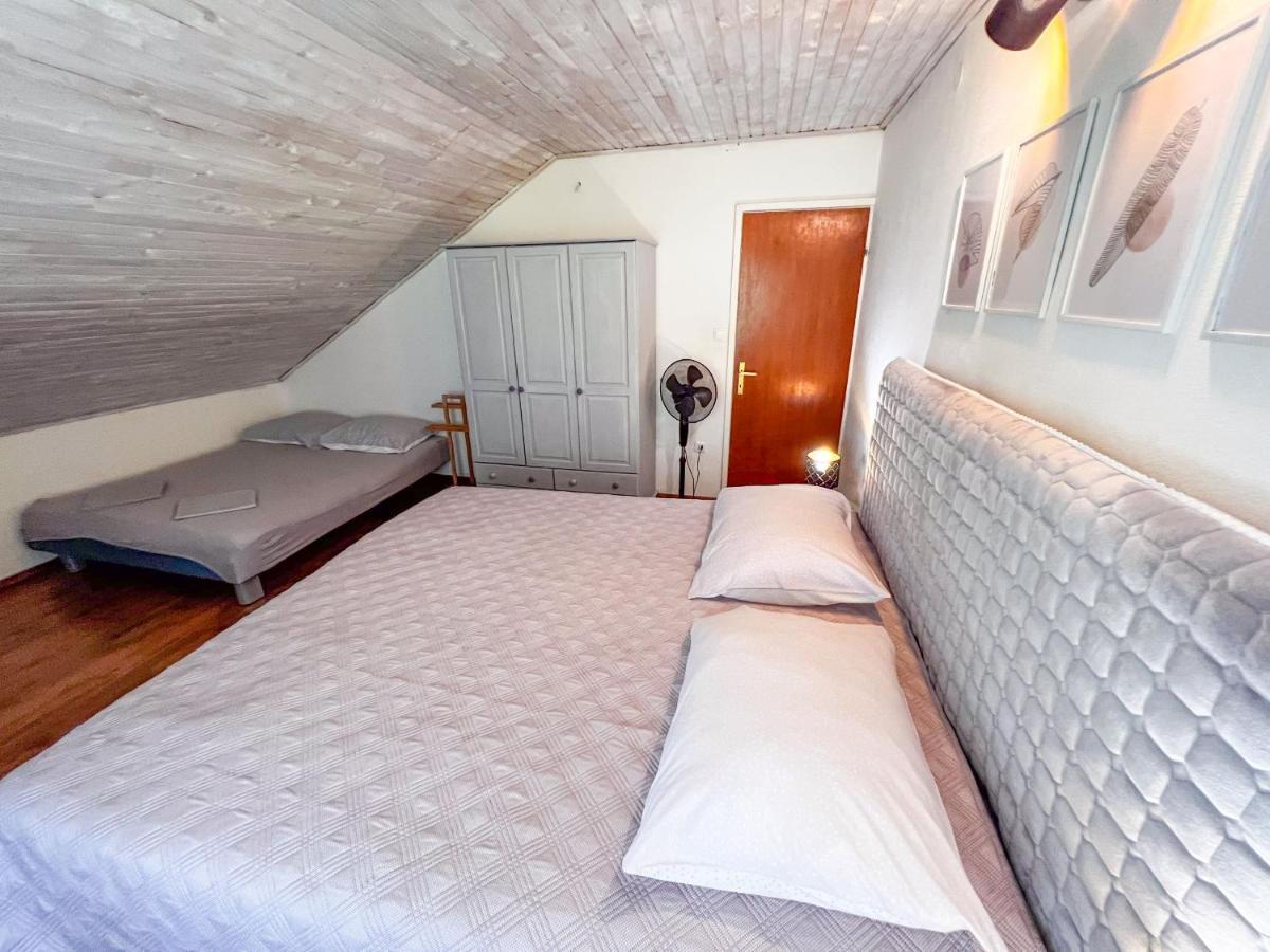 Apartment Cesare 3 Zastražišće Kültér fotó