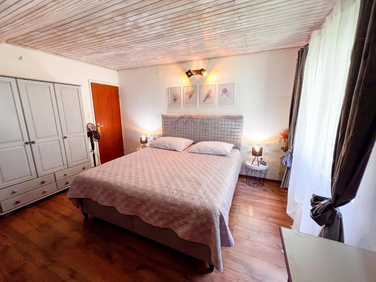 Apartment Cesare 3 Zastražišće Kültér fotó