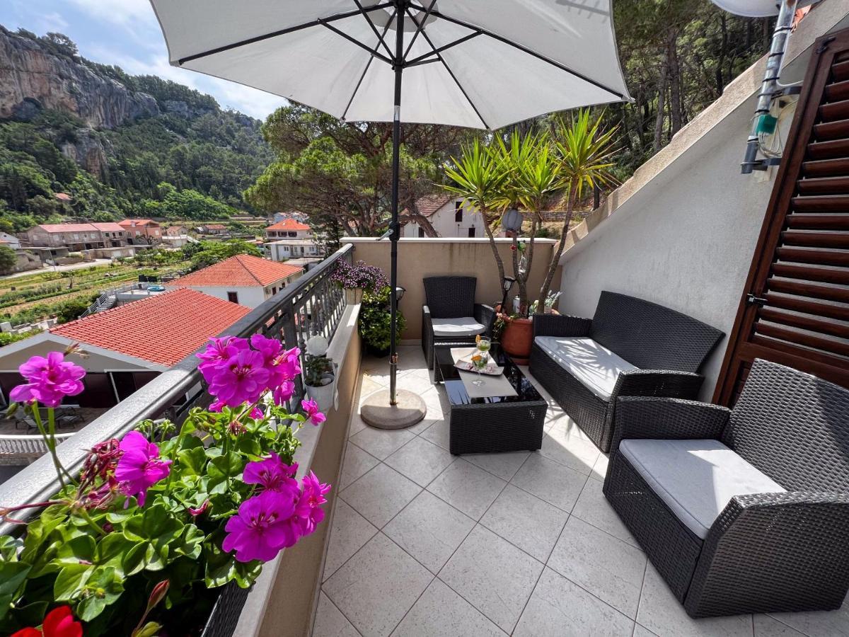 Apartment Cesare 3 Zastražišće Kültér fotó